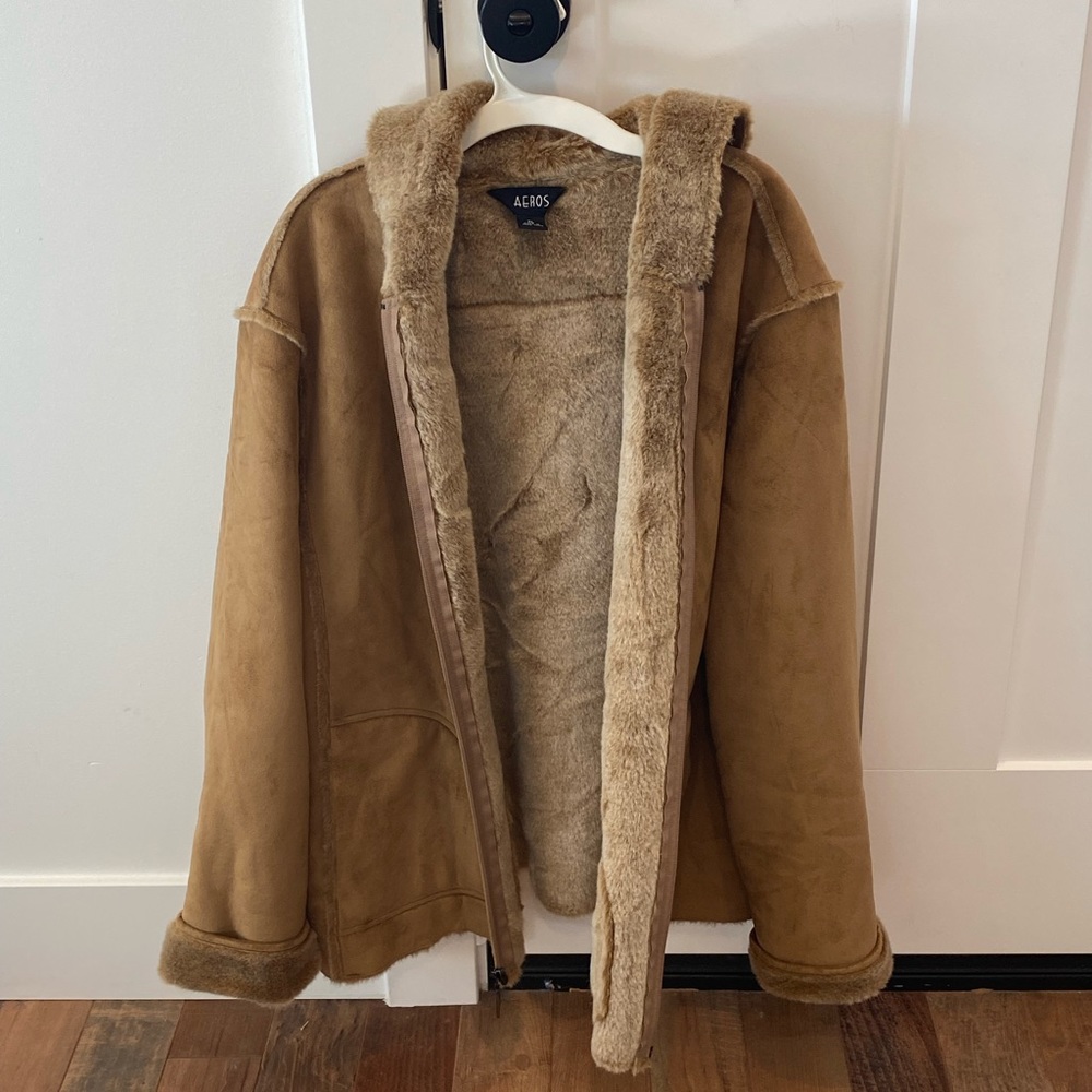Furry, with comfort,women’s,Aeros is the brand,size is XL,Suede,100% poliester